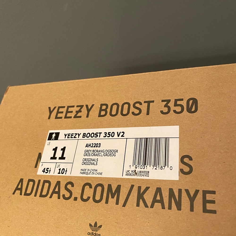 AUTHENTIC YEEZY BOOST 350 BELUGA 2.0 - Picture 6 of 7